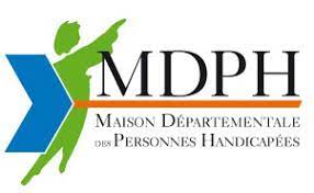 Logo de la MDPH : 
pointe de flèche bleu indiquant la droite, un personnage vert. En noir et gros, il est écrit MDPH, en dessous une grande ligne orange.  En plus petit, sous la ligne orange, il est inscrit "Maison Départementale des Personnes Handicapée".